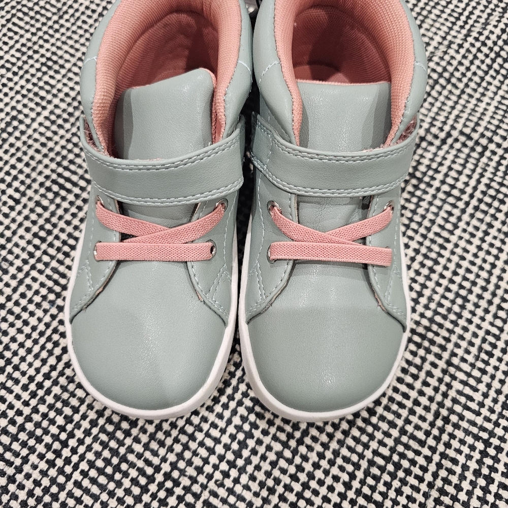 New Wonder Nation Shoes size 10